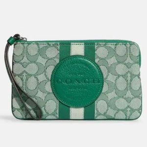 COPY - 💎Coach Dempsey Large Wristlet In Signature Jacquard💎